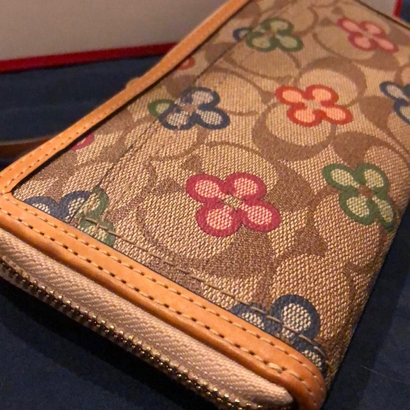 Coach Full Zip Wallet - Picture 3 of 5